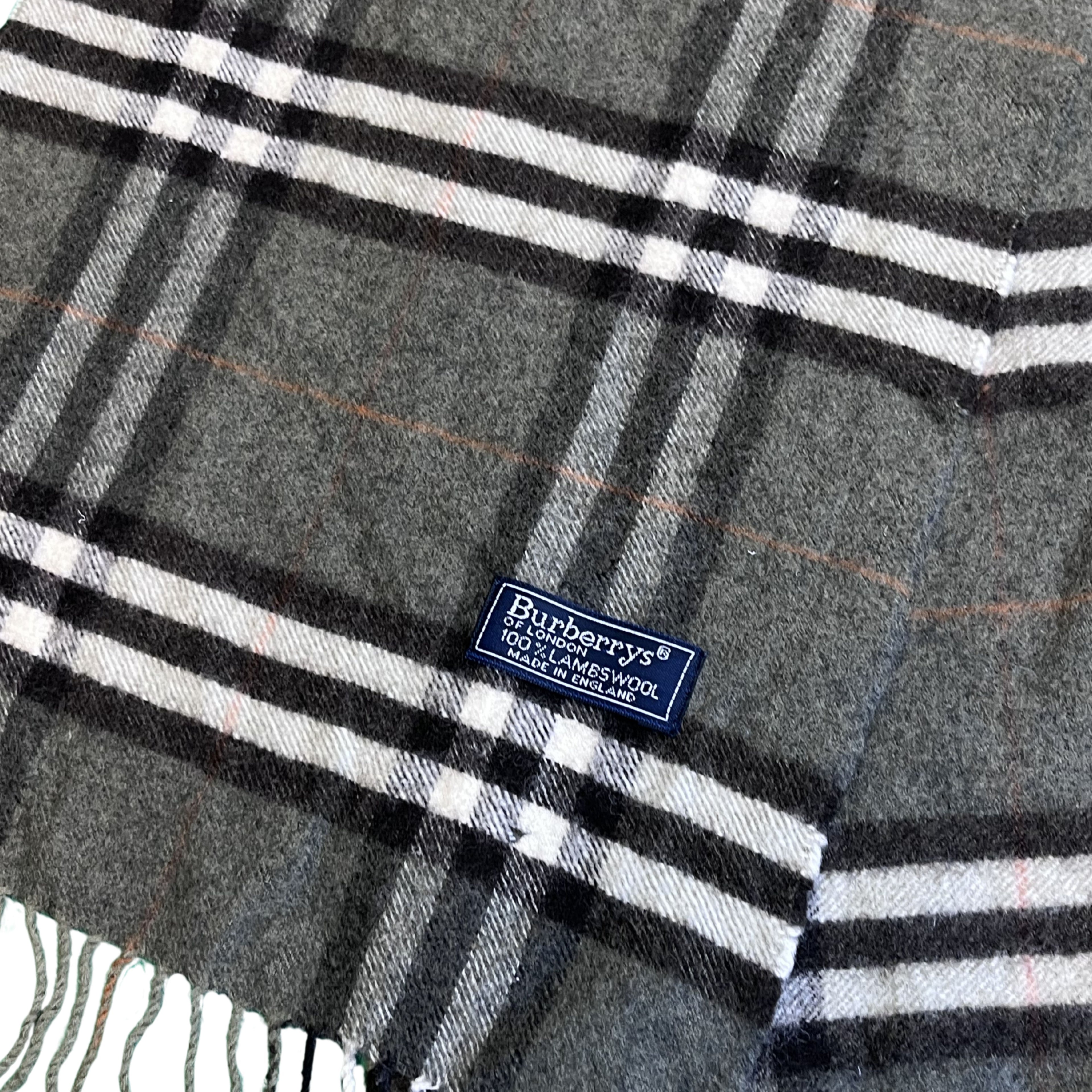 Burberry šedá kostkovaná šála