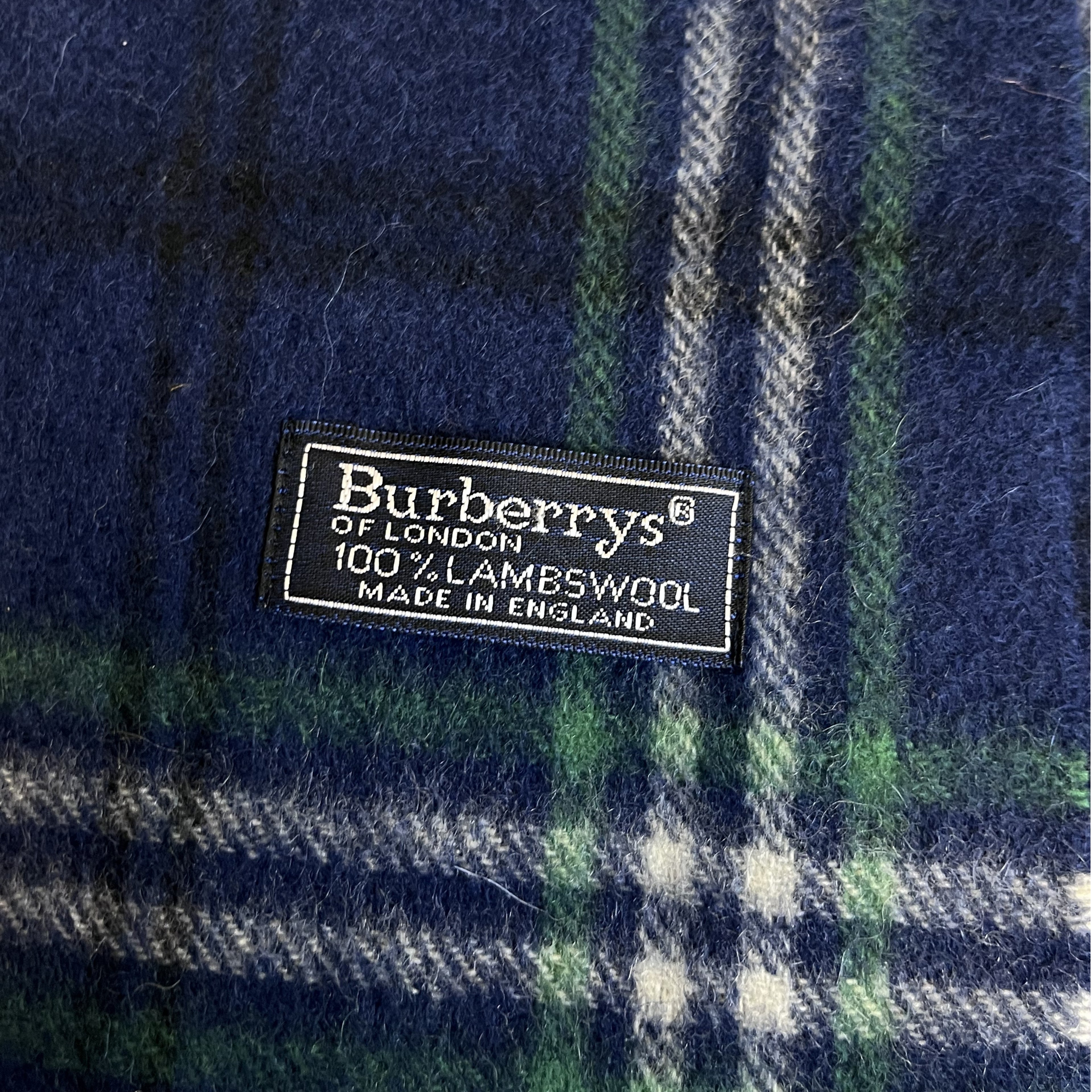 Burberry tmavě modrá kostkovaná šála