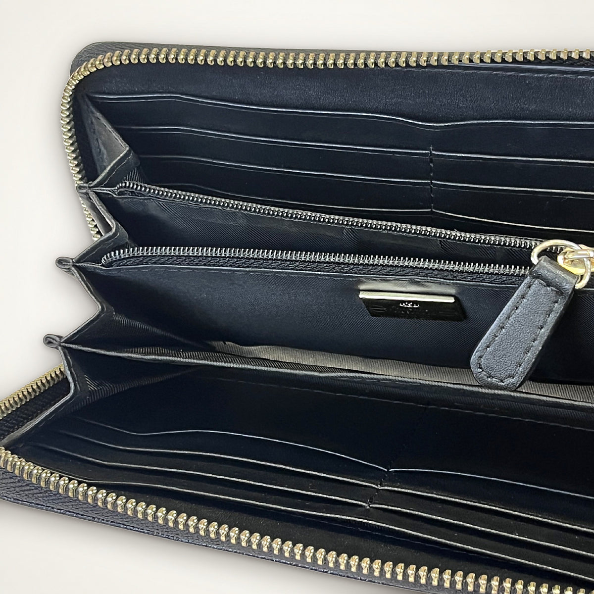 VIVIENNE WESTWOOD ZIP-AROUND PENĚŽENKA (ČERNÁ)