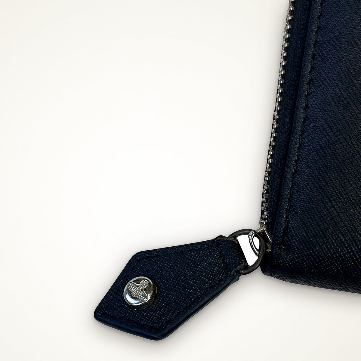 VIVIENNE WESTWOOD ZIP-AROUND PENĚŽENKA (ČERNÁ)