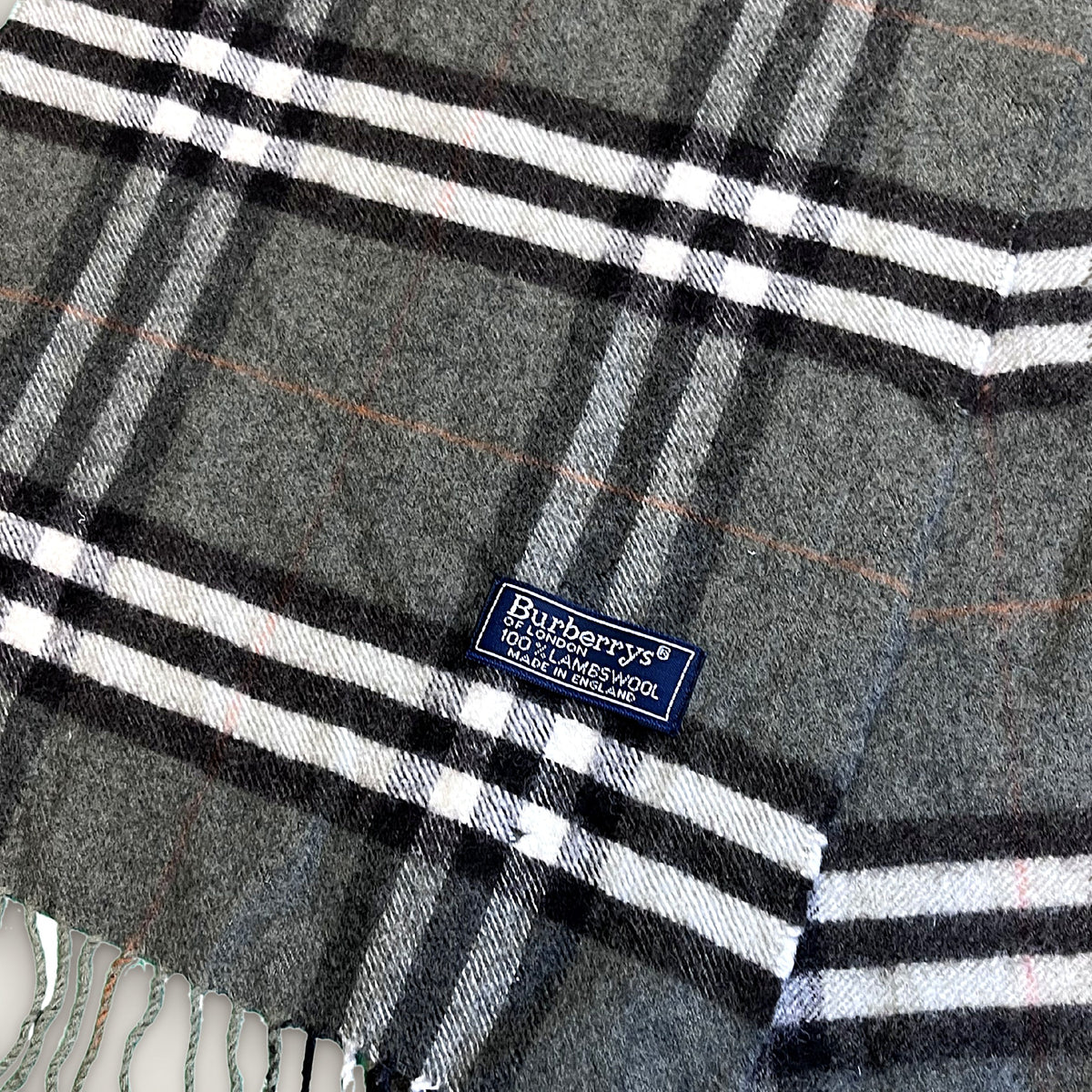 Burberry šedá kostkovaná šála