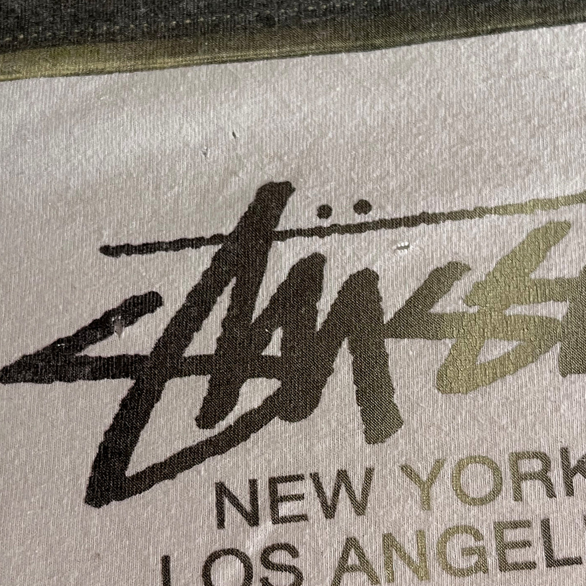 Stüssy "World Tour" Gold Frame Tee – White / M
