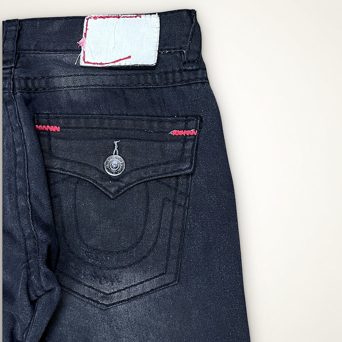TRUE RELIGION BOOTCUT – BLACK RED DETAIL