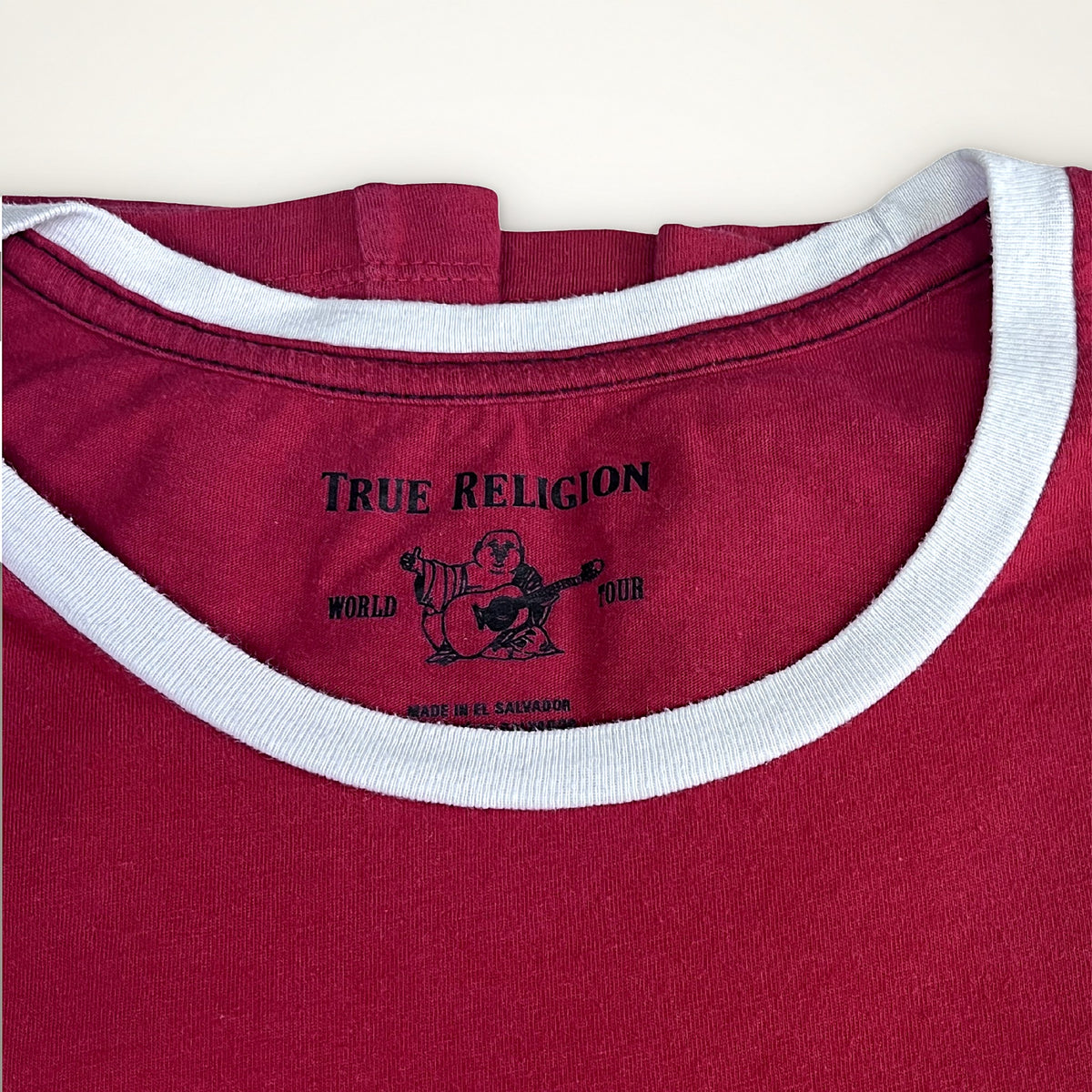 True Religion „World Tour“ tričko (červeno-černé)